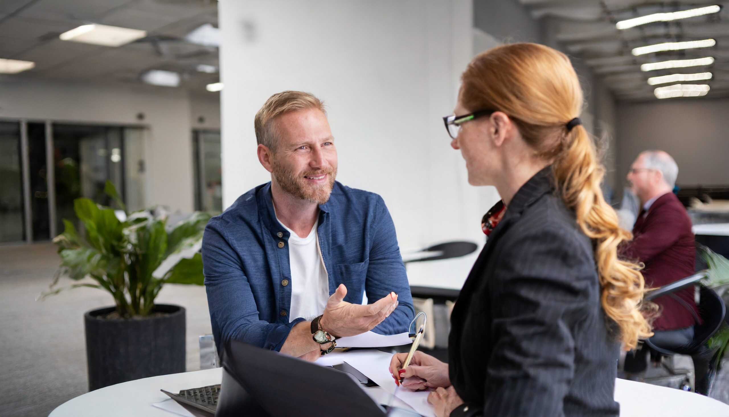 Employee conversation; boss and worker