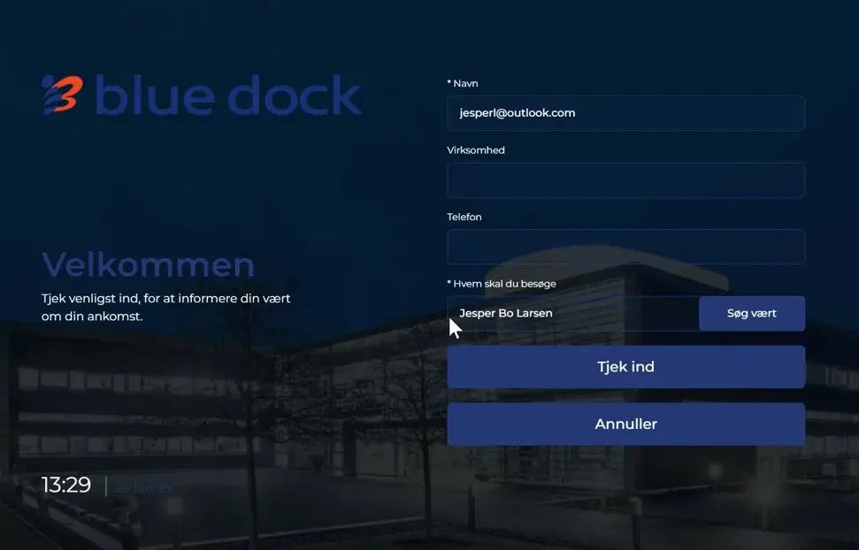 Gæst indtaster oplysninger ved ankomst
