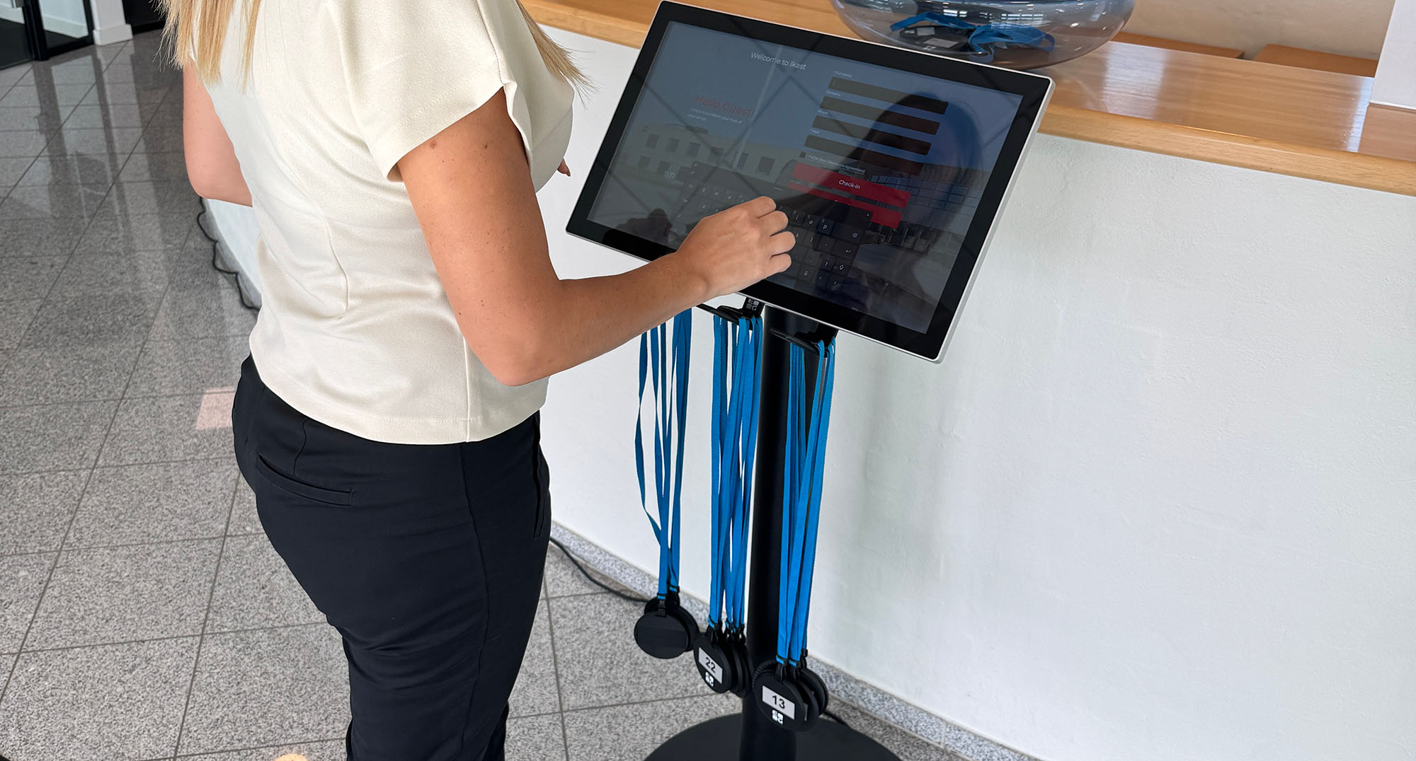 EG Guest registration with E-ink.